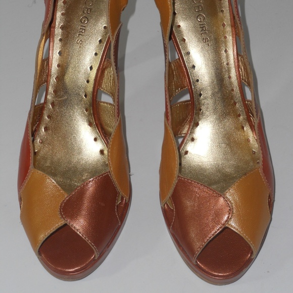 BCB GIRLS MULTI-COLOR GENUINE LEATHER PUMPS SIZE 9 - Picture 4 of 7
